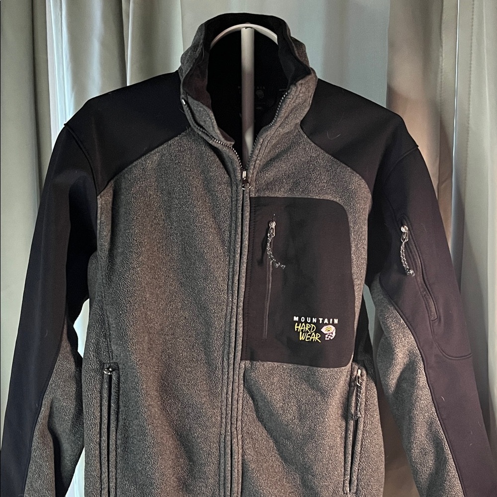 Mountain Hardwear Men's Performance Jacket in Gray and Black